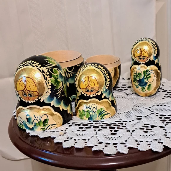 Hand-Painted Russian Nesting Doll - Blue And Red 5 Dolls In Each - Picture 4 of 6